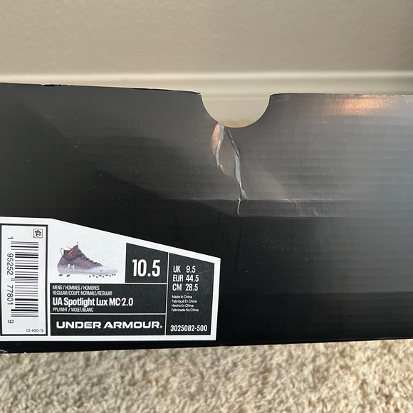 UNDER ARMOUR CLEATS - Picture 9 of 9